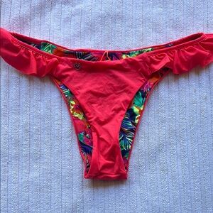 NWOT MAAJI mango flirt ruffle cheeky Vibrant Floral Bikini bottom size medium